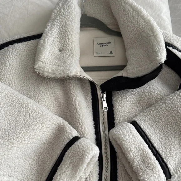 Abercrombie & Fitch Contrast Trim Sherpa Aviator Jacket - Picture 2 of 3